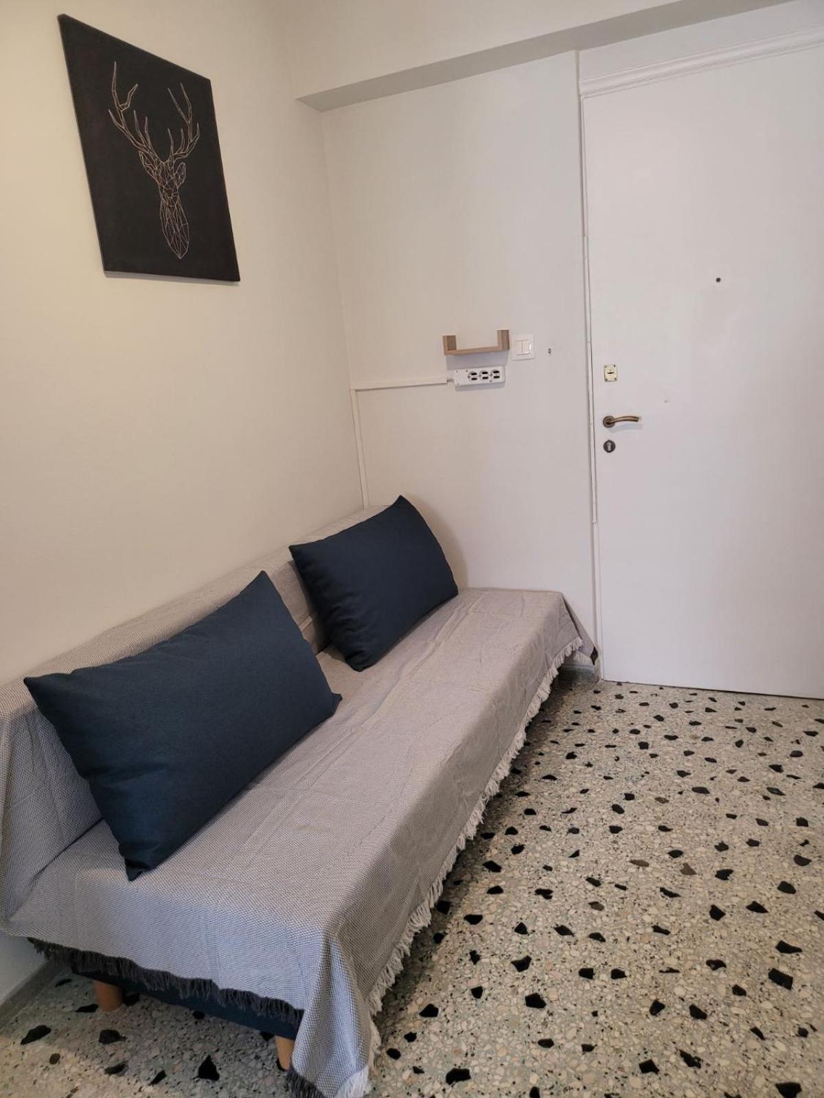 Athens Apartment *